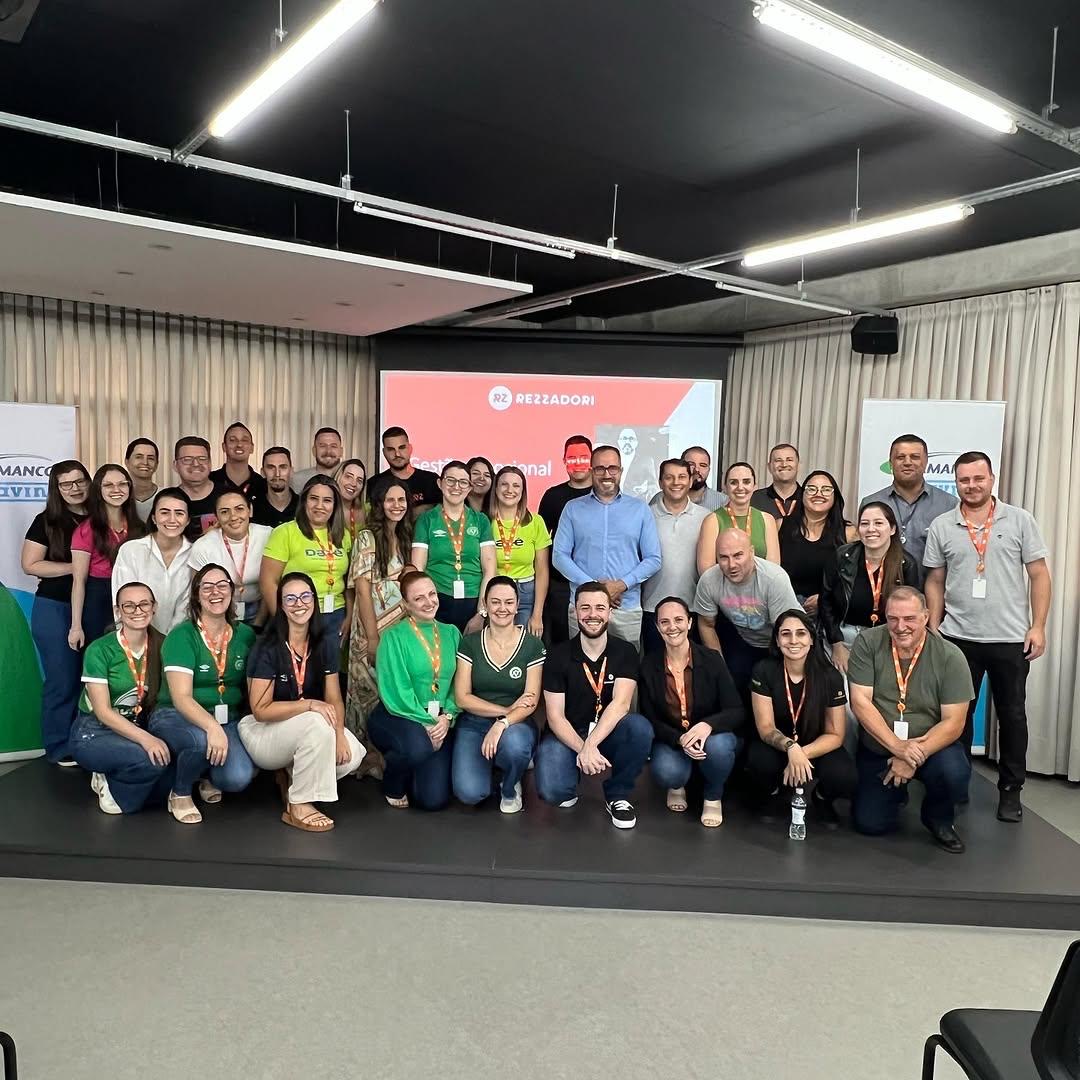 Equipe RZ Rezzadori em treinamento com Hebron Consultoria