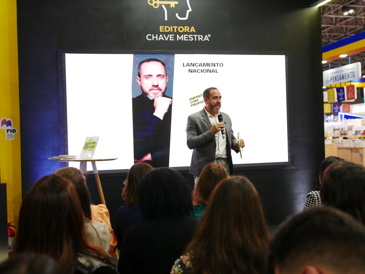 Delamar Júnior no lançamento nacional na Bienal do Livro do Rio de Janeiro
