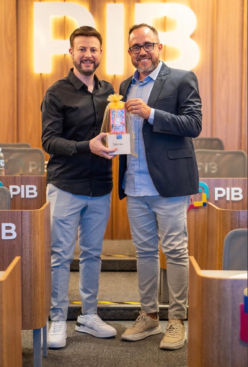 Delamar Júnior na sede da PIB — Plural Intelligence Business